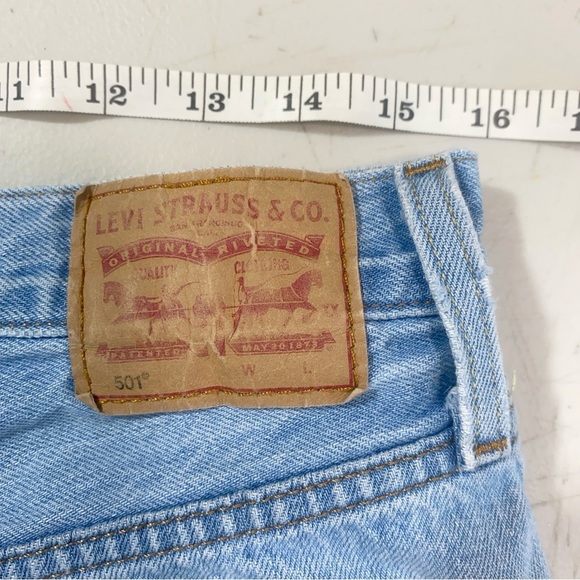 Levi's Blue Vintage-Inspired Jean Shorts Distressed - Picture 5 of 7